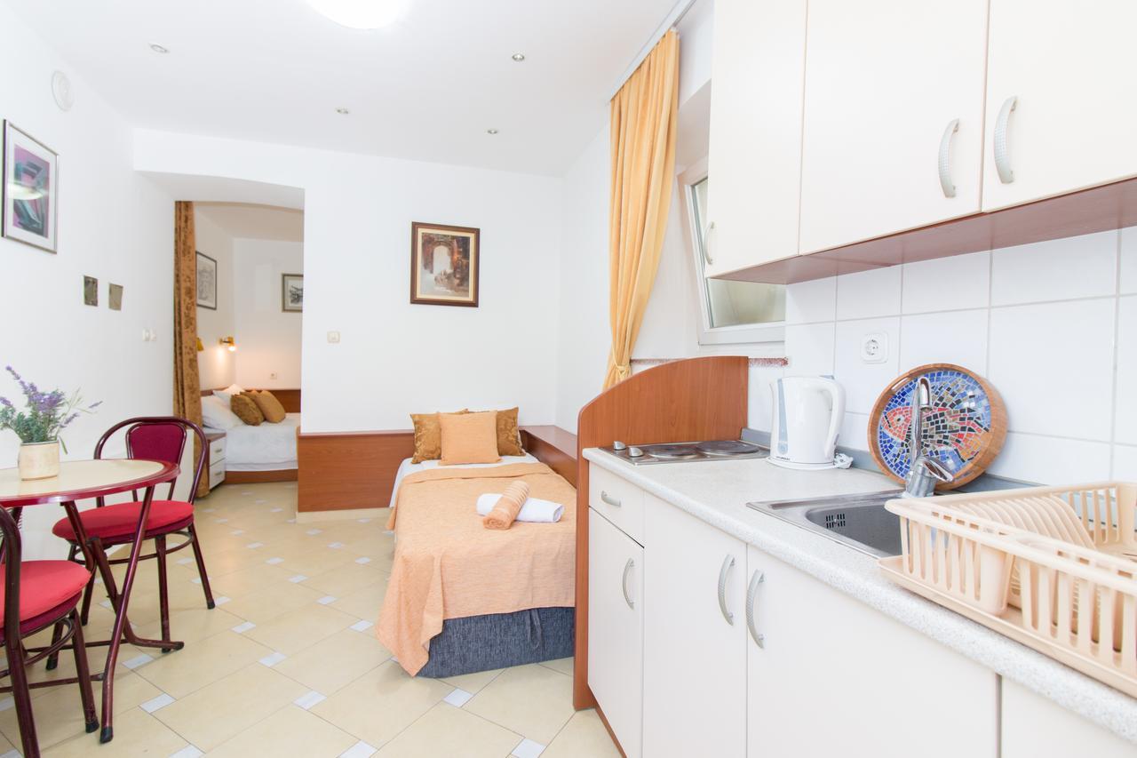 Dudan Lakeview Apartament *